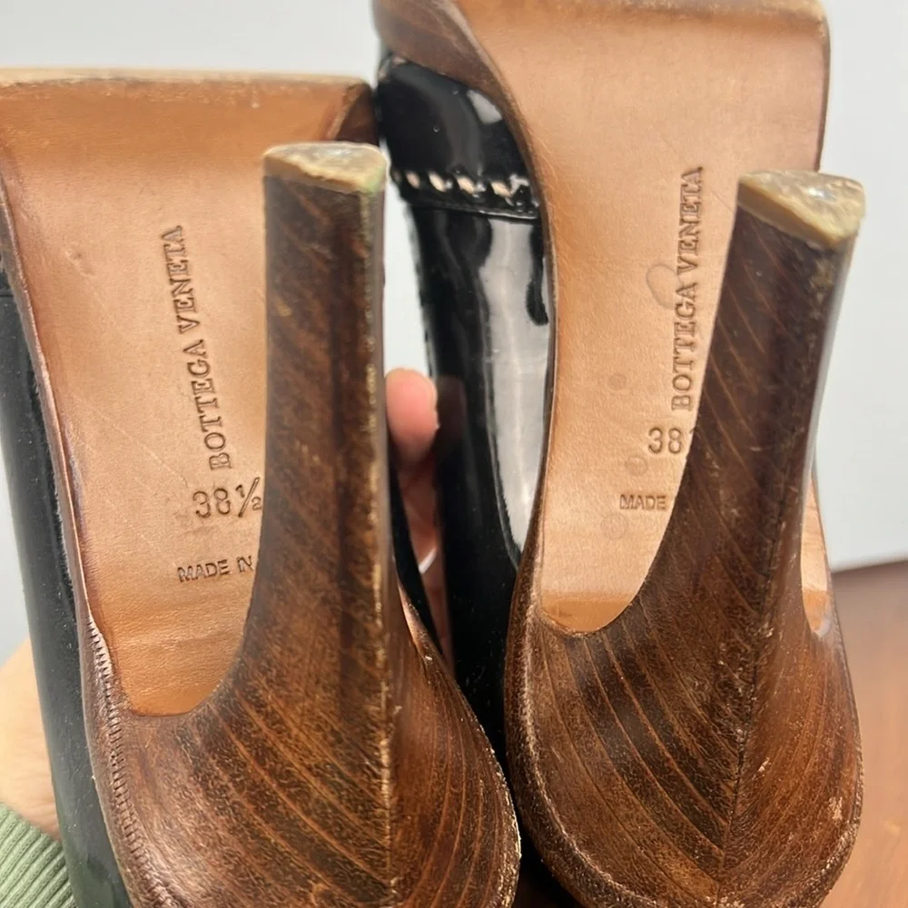 Bottega Veneta vintage patent exposed stitch designer pumps size 38.5